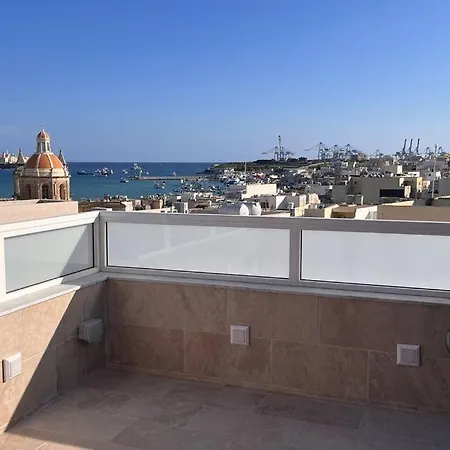 3 Bedroom Penthouse Apartment *